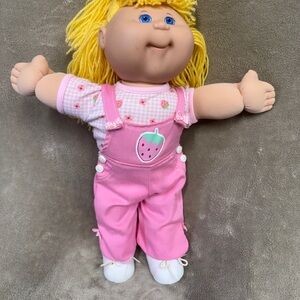 Cabbage patch kid girl doll blonde hair blue eyes 2004 play along